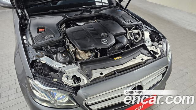 Mercedes-Benz E-Class E220d 4MATIC Avantgarde