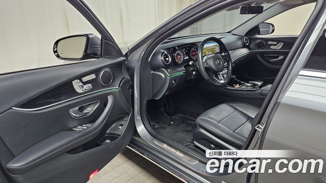 Mercedes-Benz E-Class E220d 4MATIC Avantgarde