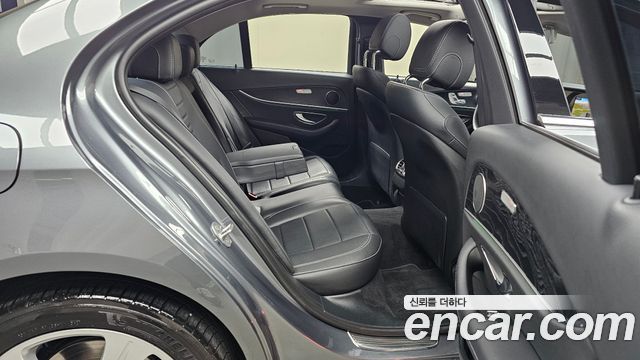 Mercedes-Benz E-Class E220d 4MATIC Avantgarde