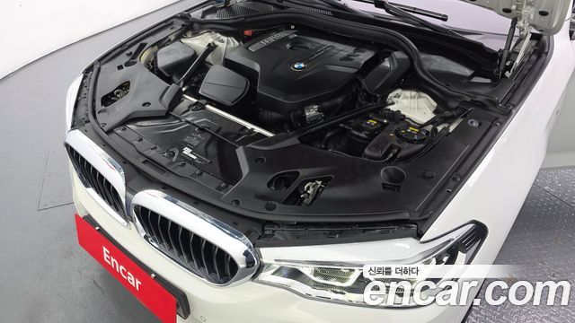 BMW 5-Series 530i M Sport Package Plus