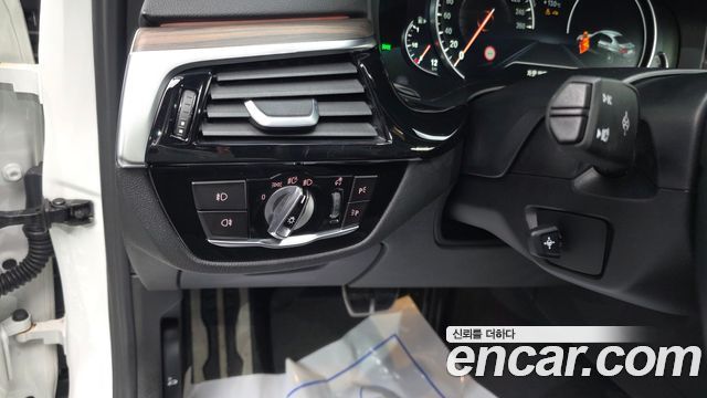 BMW 5-Series 530i M Sport Package Plus