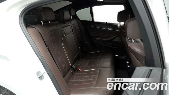 BMW 5-Series 530i M Sport Package Plus