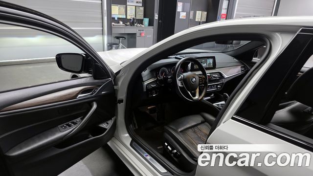BMW 5-Series 520d xDrive M Sport Package Plus