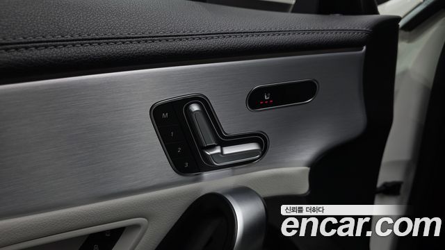Mercedes-Benz CLA-Class CLA250 4MATIC