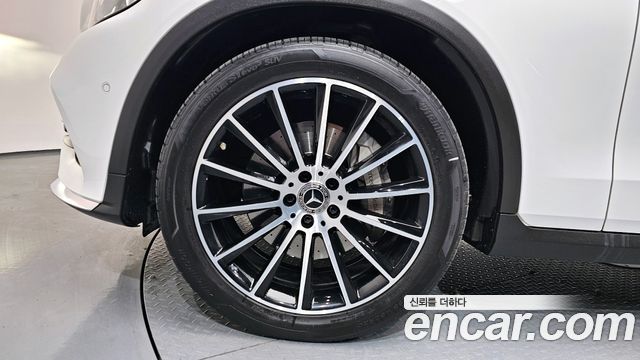 Mercedes-Benz GLC-Class GLC300 4MATIC AMG Line Coupe