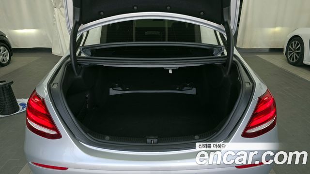 Mercedes-Benz E-Class E220d Avantgarde