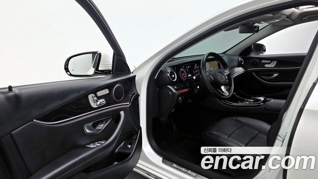 Mercedes-Benz E-Class E220d Avantgarde