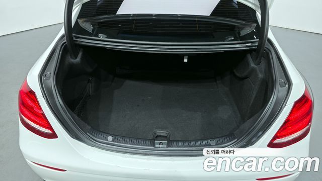 Mercedes-Benz E-Class E220d Avantgarde