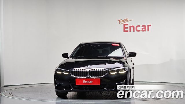 BMW 3-Series 320i Luxury
