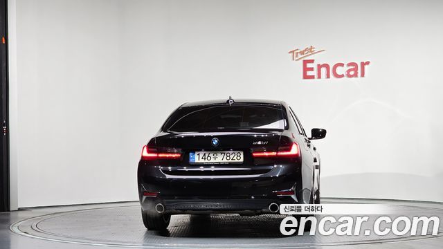 BMW 3-Series 320i Luxury
