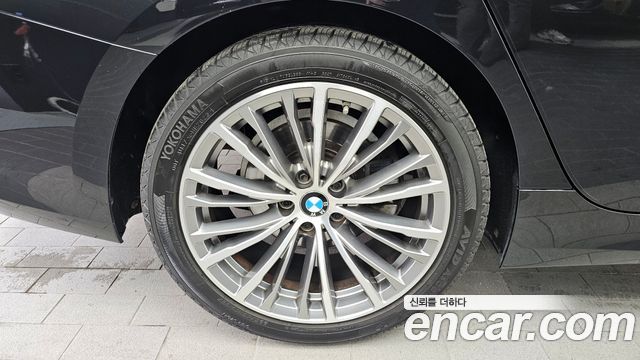 BMW 3-Series 320i Luxury