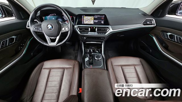 BMW 3-Series 320i Luxury