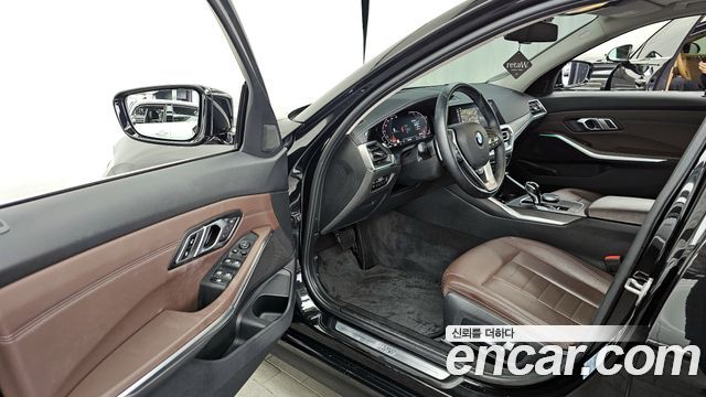 BMW 3-Series 320i Luxury