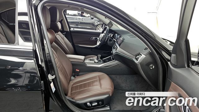 BMW 3-Series 320i Luxury