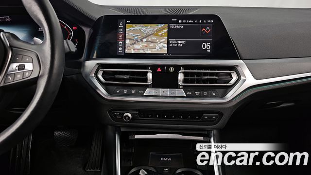 BMW 3-Series 320i Luxury