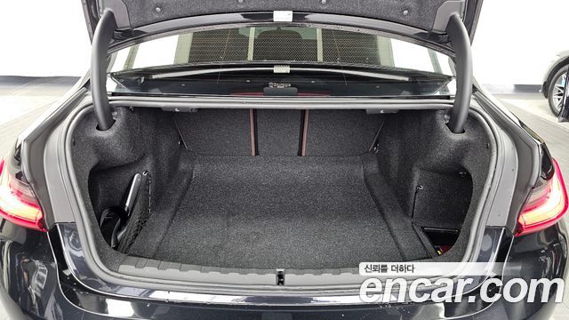BMW 3-Series 320i Luxury