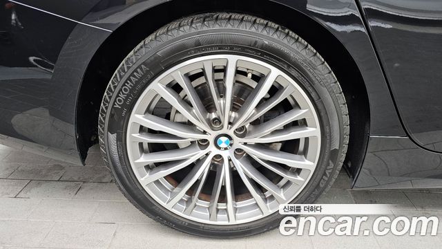 BMW 3-Series 320i Luxury