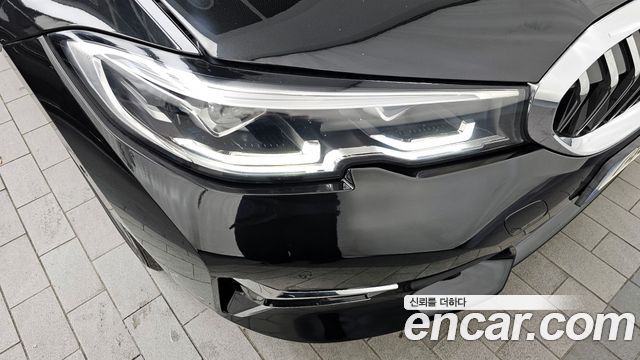 BMW 3-Series 320i Luxury