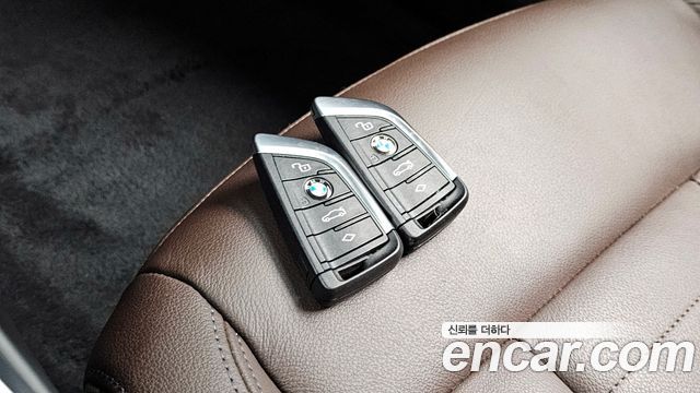 BMW 3-Series 320i Luxury
