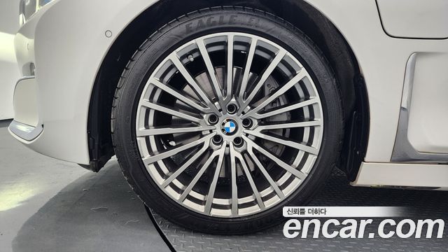 BMW 7-Series 745Le iPerformance Design Pure Excellence