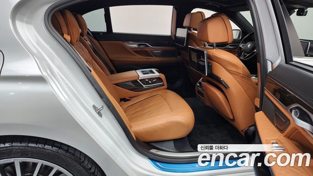 BMW 7-Series 745Le iPerformance Design Pure Excellence