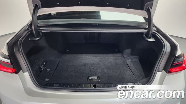 BMW 7-Series 745Le iPerformance Design Pure Excellence