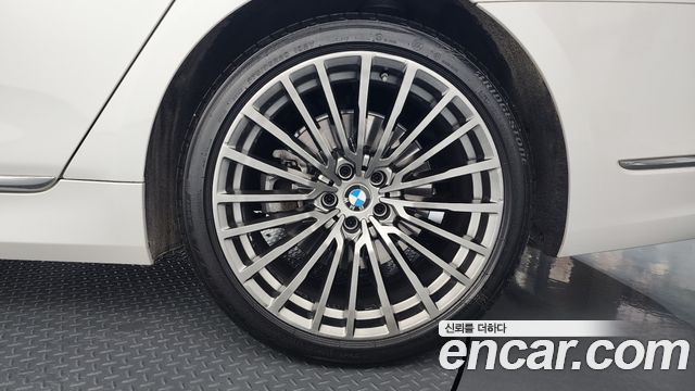 BMW 7-Series 745Le iPerformance Design Pure Excellence
