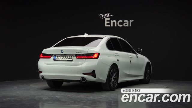 BMW 3-Series 320i