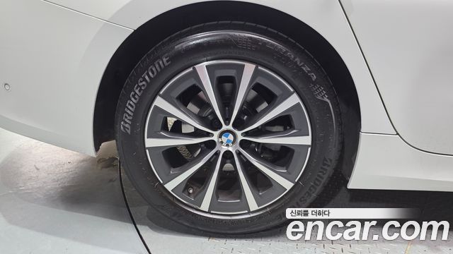 BMW 3-Series 320i