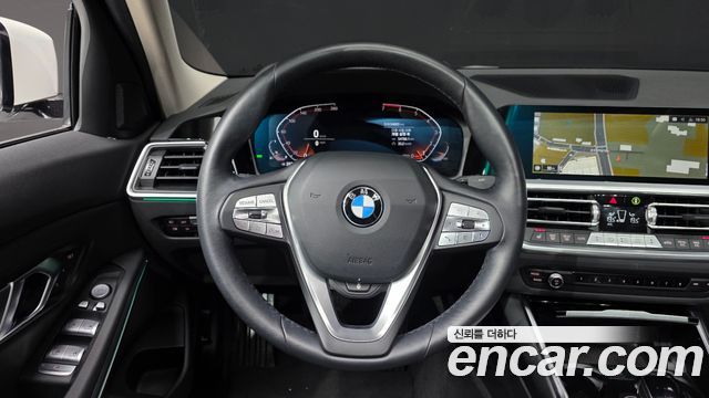 BMW 3-Series 320i