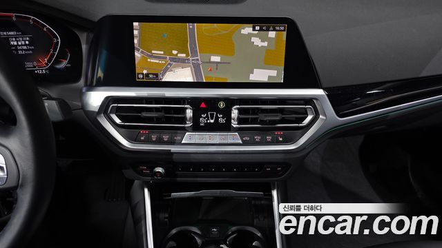 BMW 3-Series 320i