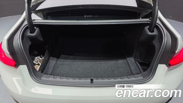 BMW 3-Series 320i