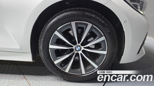 BMW 3-Series 320i