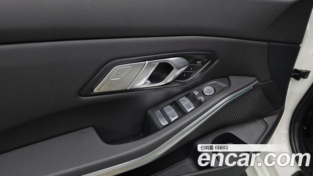BMW 3-Series 320i
