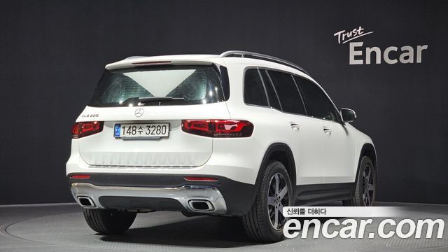 Mercedes-Benz GLB-Class GLB220