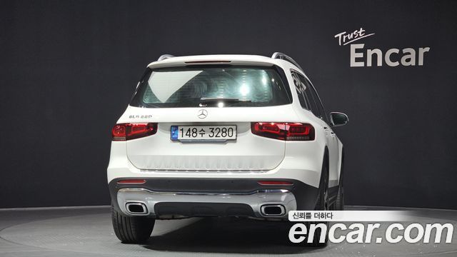 Mercedes-Benz GLB-Class GLB220