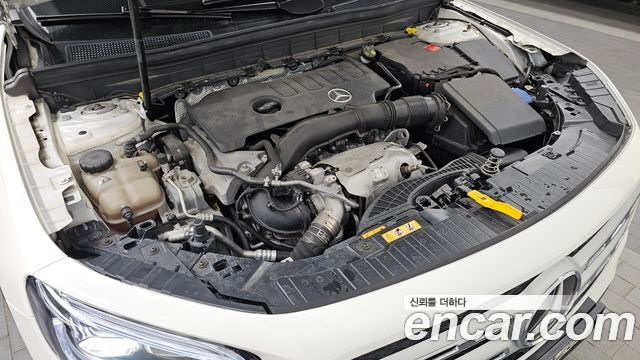 Mercedes-Benz GLB-Class GLB220