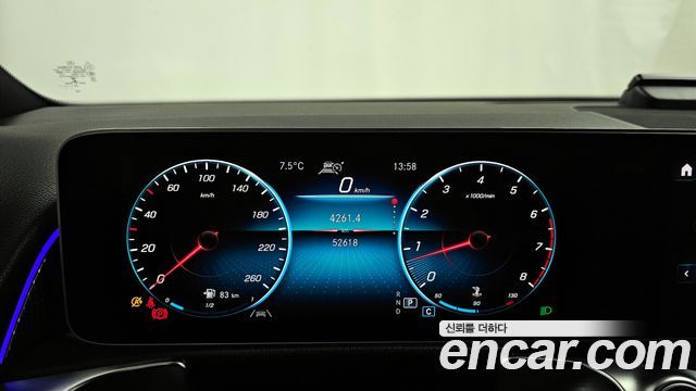 Mercedes-Benz GLB-Class GLB220