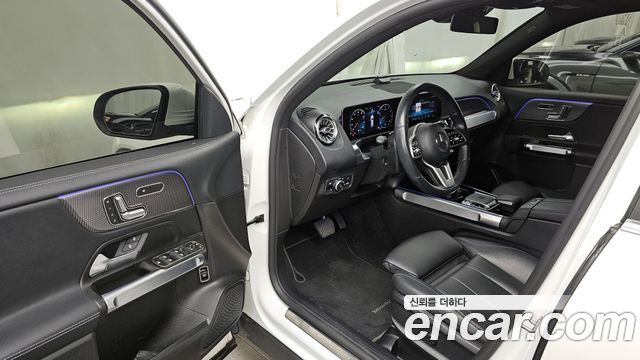 Mercedes-Benz GLB-Class GLB220
