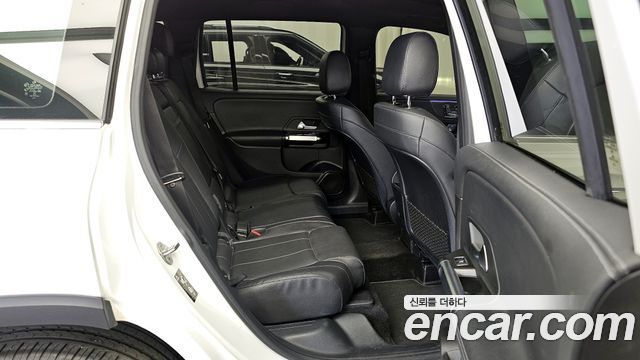 Mercedes-Benz GLB-Class GLB220