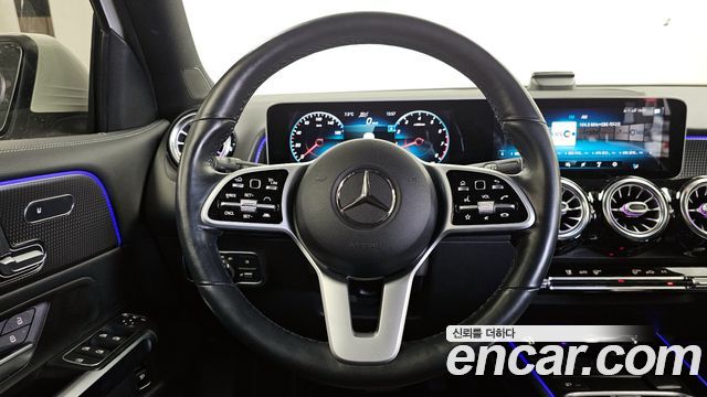 Mercedes-Benz GLB-Class GLB220
