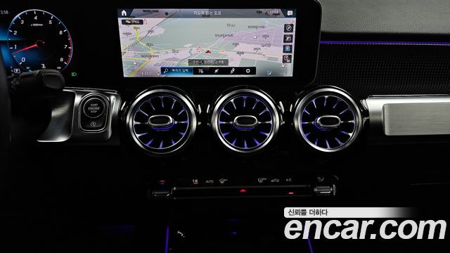 Mercedes-Benz GLB-Class GLB220