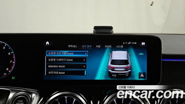 Mercedes-Benz GLB-Class GLB220