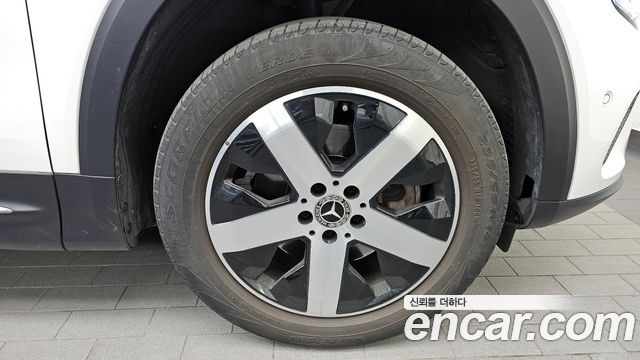 Mercedes-Benz GLB-Class GLB220