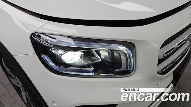 Mercedes-Benz GLB-Class GLB220