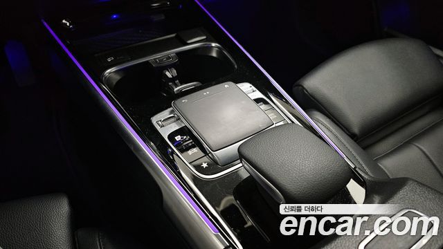 Mercedes-Benz GLB-Class GLB220
