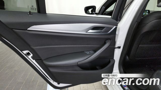 BMW 5-Series 530i xDrive M Sport Package