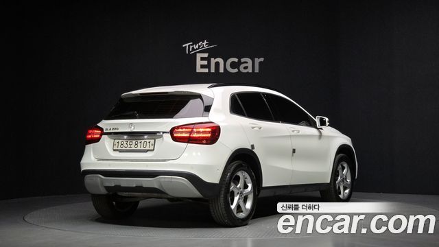 Mercedes-Benz GLA-Class GLA220