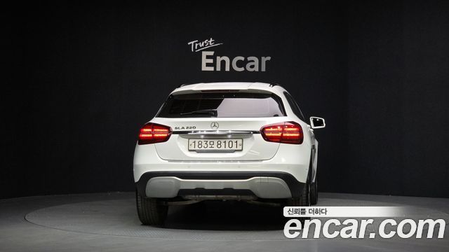 Mercedes-Benz GLA-Class GLA220