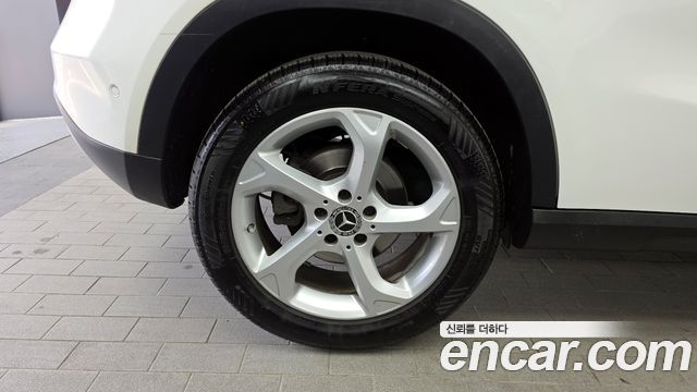 Mercedes-Benz GLA-Class GLA220